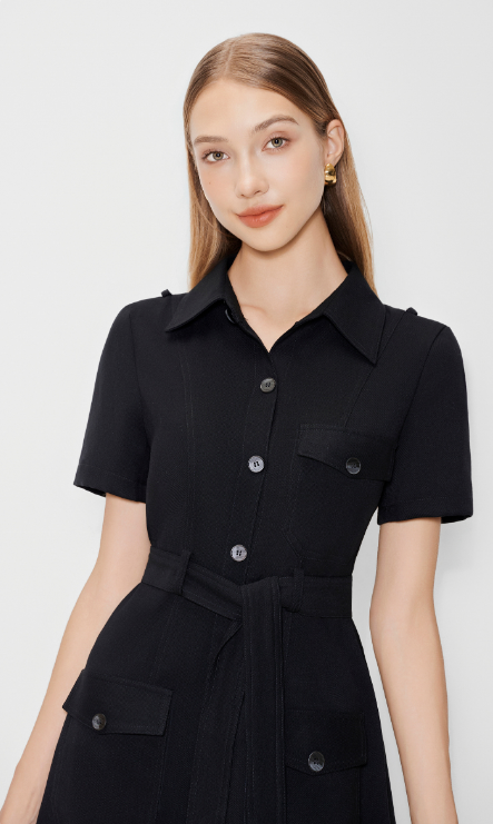 𝐀𝐫𝐢𝐬𝐭𝐨𝐜𝐫𝐚𝐭𝐢𝐜 𝐀𝐭𝐭𝐢𝐫𝐞